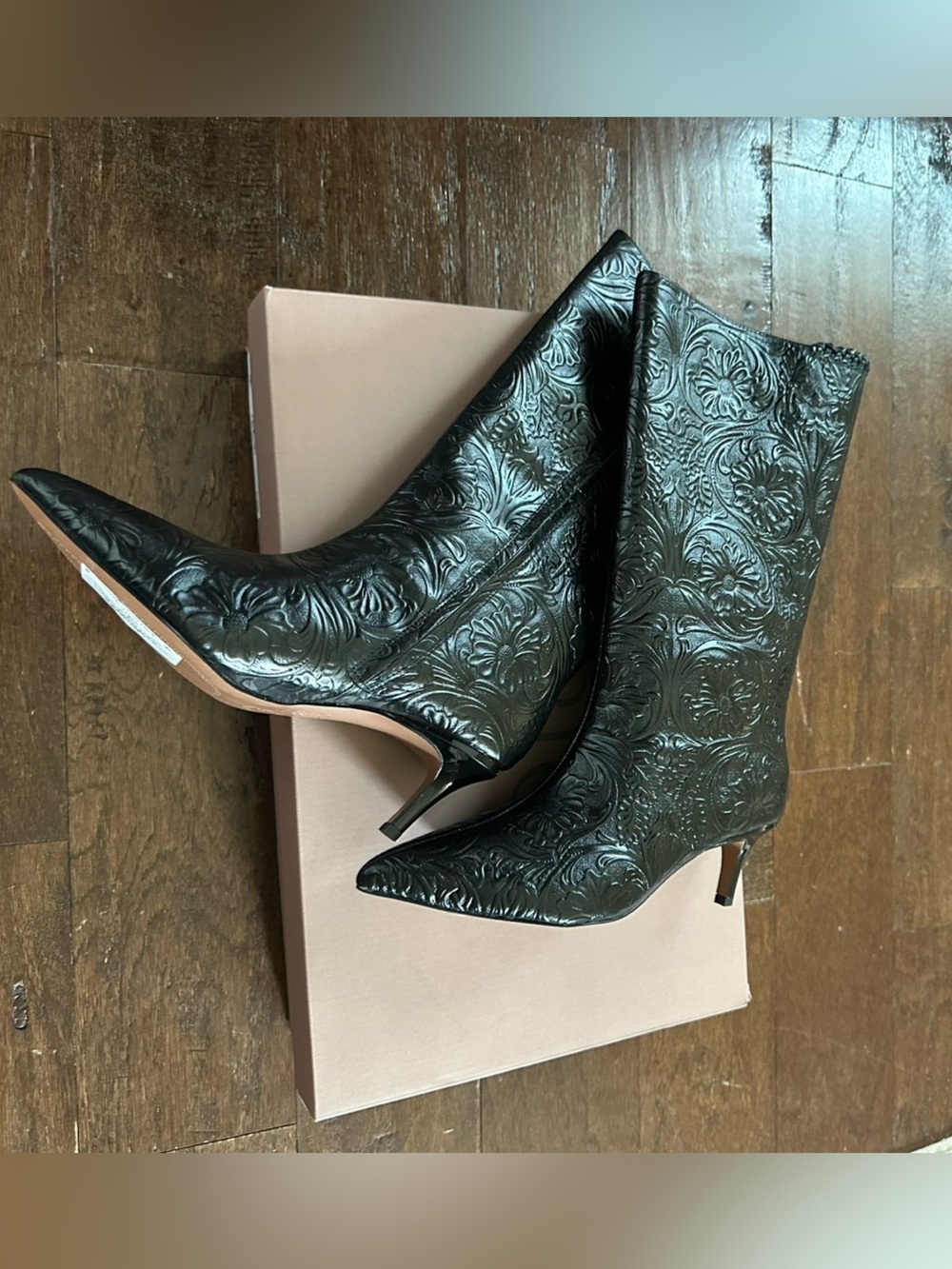 Franco Sarto Amari Floral Embossed Pointed
Toe Boot black size 8 New - Picture 16 of 16